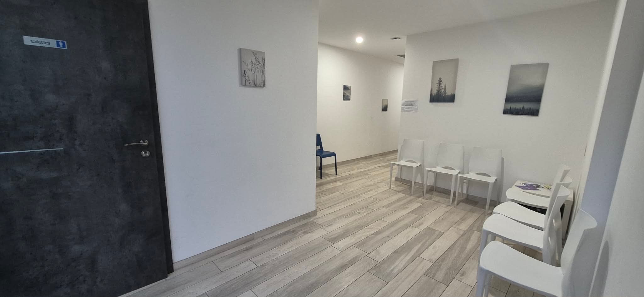 Couloir et salle d'attente - Cabinet MarLiv'Ergo